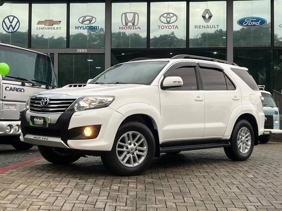 TOYOTA HILUX SW4 3.0 SRV 4X4 7 LUGARES 16V TURBO INTERCOOLER DIESEL 4P AUTOMÁTICO TOYOTA HILUX SW4 3.0 SRV 4X4 7 LUGARES 16V TURBO INTERCOOLER DIESEL 4P AUTOMÁTICO